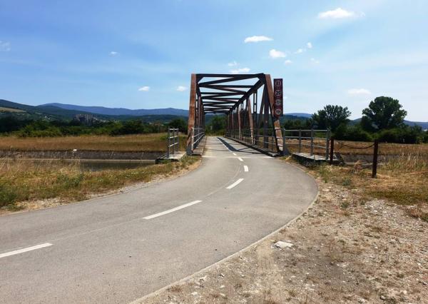 Rekreačný pozemok s troma jazerami o výmere 10ha - Zelená Voda, Beckov