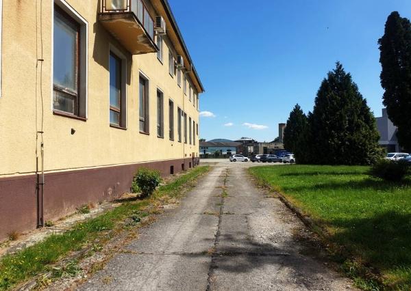 Administratívna budova so sklad. priestormi 1200 m2 - Tr. Bohuslavice