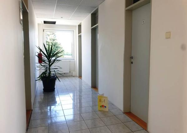 Administratívna budova so sklad. priestormi 1200 m2 - Tr. Bohuslavice