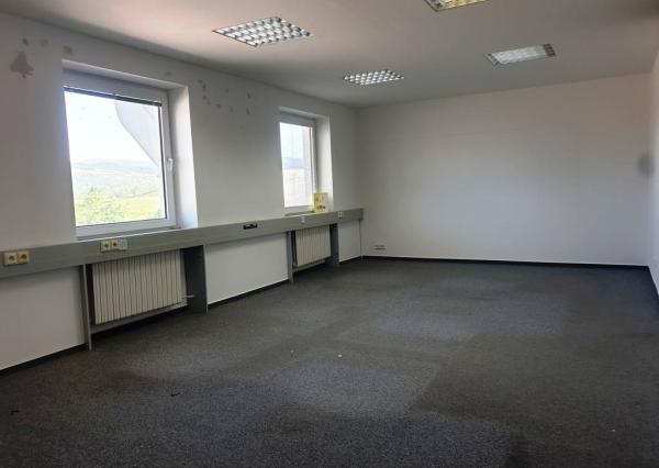 Administratívna budova so sklad. priestormi 1200 m2 - Tr. Bohuslavice