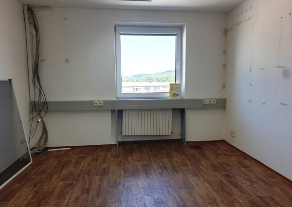 Administratívna budova so sklad. priestormi 1200 m2 - Tr. Bohuslavice