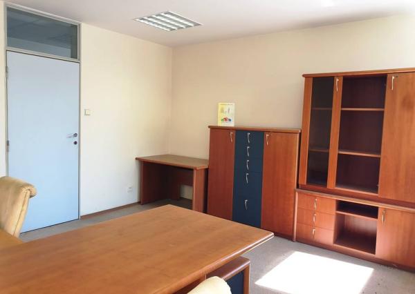 Administratívna budova so sklad. priestormi 1200 m2 - Tr. Bohuslavice