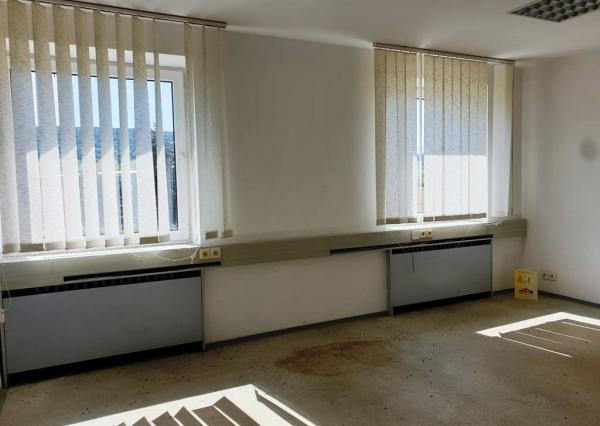 Administratívna budova so sklad. priestormi 1200 m2 - Tr. Bohuslavice