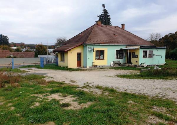 Investičný projekt pripravený pre výstavbu RD - 4x pozemok + 1x RD