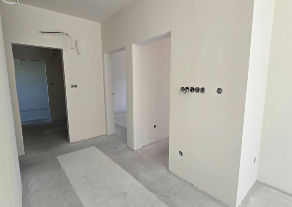 NOVOSTAVBA 4-IZBOVÉHO BUNGALOVU LEN 7 KM OD PIEŠŤAN – SOKOLOVCE