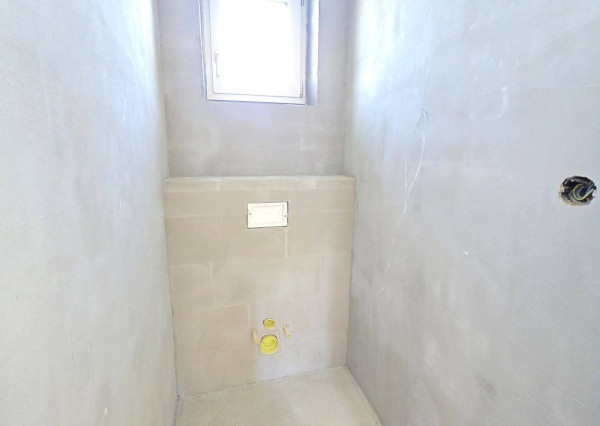 NOVOSTAVBA 4-IZBOVÉHO BUNGALOVU LEN 7 KM OD PIEŠŤAN – SOKOLOVCE