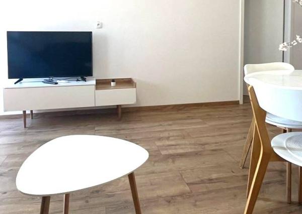 *PRENAJATÉ* Slnečný, moderný, zariadený 2 izb. byt 56 m2 PN, Stromová