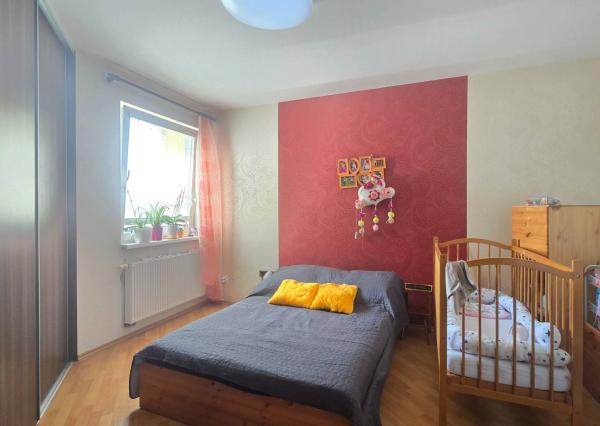 Priestranný 3-izbový byt (72 m² + balkón) – Sokolovce, výhodná kúpa !