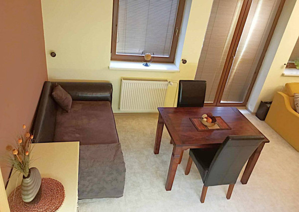 PRENAJATE! Prenájom: elegantný veľký 1 izb. (51m2) byt pri parku