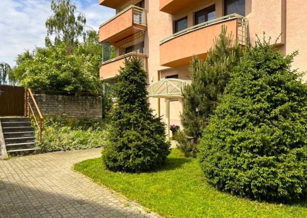 PRENAJATE! Prenájom: elegantný veľký 1 izb. (51m2) byt pri parku