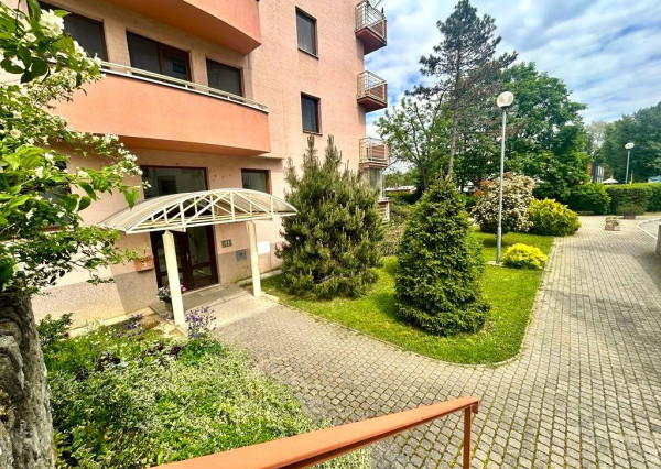 PRENAJATE! Prenájom: elegantný veľký 1 izb. (51m2) byt pri parku