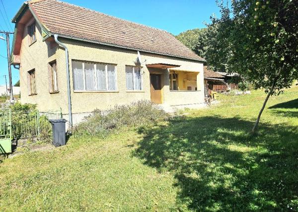 2-IZBOVÝ RODINNÝ DOM -DUBNIČKA- SO ZÁHRADNÝM DOMĆEKOM/ 2518 M2 POZEMOK