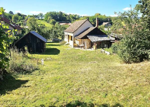 2-IZBOVÝ RODINNÝ DOM -DUBNIČKA- SO ZÁHRADNÝM DOMĆEKOM/ 2518 M2 POZEMOK