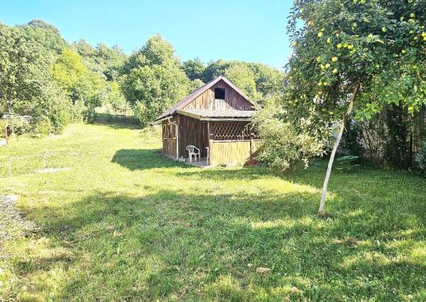 2-IZBOVÝ RODINNÝ DOM -DUBNIČKA- SO ZÁHRADNÝM DOMĆEKOM/ 2518 M2 POZEMOK