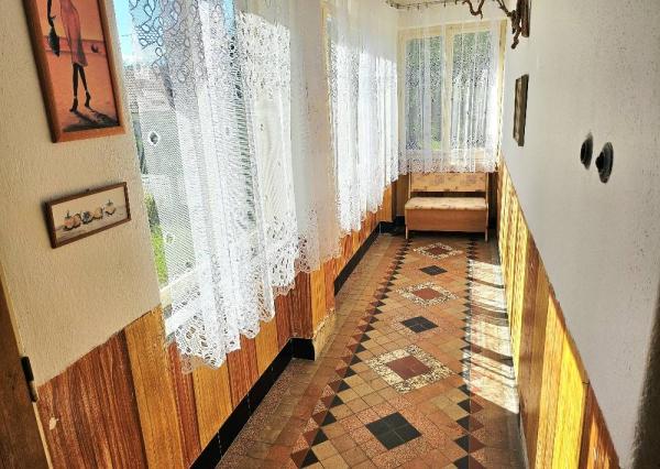 2-IZBOVÝ RODINNÝ DOM -DUBNIČKA- SO ZÁHRADNÝM DOMĆEKOM/ 2518 M2 POZEMOK