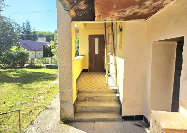 2-IZBOVÝ RODINNÝ DOM -DUBNIČKA- SO ZÁHRADNÝM DOMĆEKOM/ 2518 M2 POZEMOK