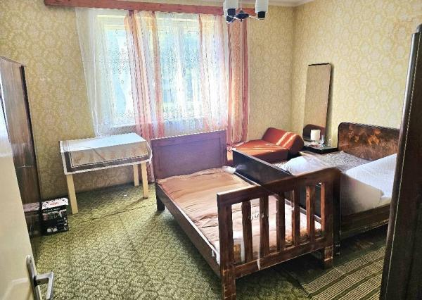 2-IZBOVÝ RODINNÝ DOM -DUBNIČKA- SO ZÁHRADNÝM DOMĆEKOM/ 2518 M2 POZEMOK