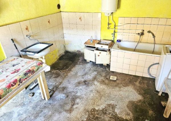 2-IZBOVÝ RODINNÝ DOM -DUBNIČKA- SO ZÁHRADNÝM DOMĆEKOM/ 2518 M2 POZEMOK