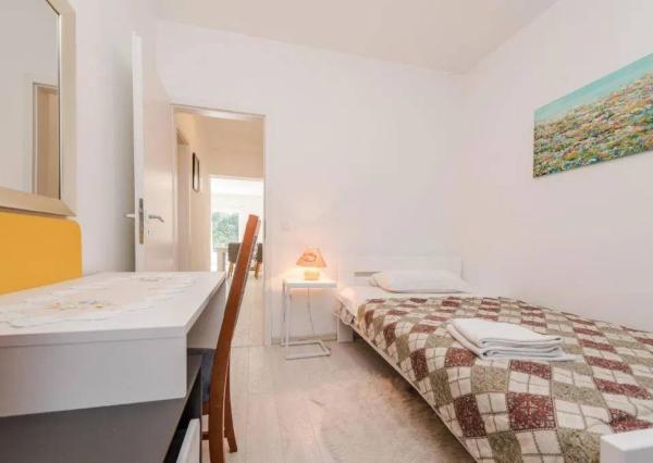 Chorvátsko - 6 izbový apartmánový dom pri Zadare, Sukošan