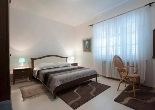 Chorvátsko - 6 izbový apartmánový dom pri Zadare, Sukošan