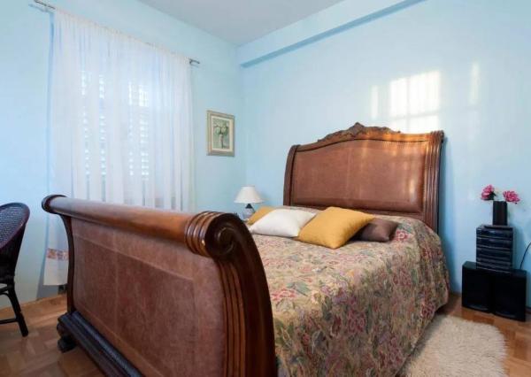 Chorvátsko - 6 izbový apartmánový dom pri Zadare, Sukošan