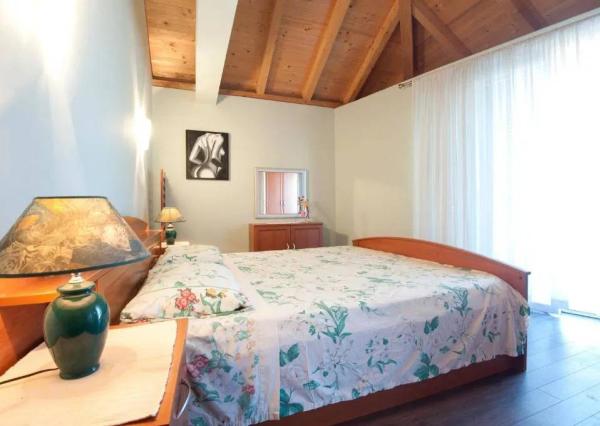 Chorvátsko - 6 izbový apartmánový dom pri Zadare, Sukošan