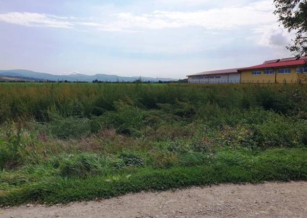 Investičný pozemok o výmere 17 261 m2 - len 3 km od Nového Mesta n/V