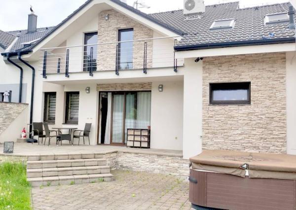 NOVÁ CENA!!! 5 izbový rodinný dom s garážou, Moravany nad Váhom