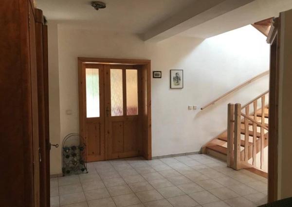 Rodinný dom 5+1 s dvojgarážou a pozemkom 2771 m², okres Domažlice (ČR)