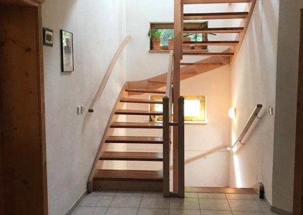 Rodinný dom 5+1 s dvojgarážou a pozemkom 2771 m², okres Domažlice (ČR)