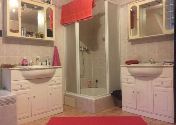 Rodinný dom 5+1 s dvojgarážou a pozemkom 2771 m², okres Domažlice (ČR)