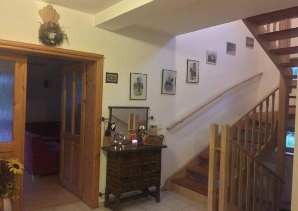 Rodinný dom 5+1 s dvojgarážou a pozemkom 2771 m², okres Domažlice (ČR)