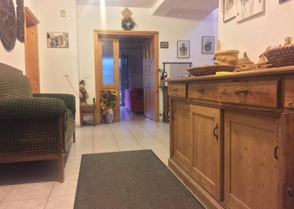 Rodinný dom 5+1 s dvojgarážou a pozemkom 2771 m², okres Domažlice (ČR)