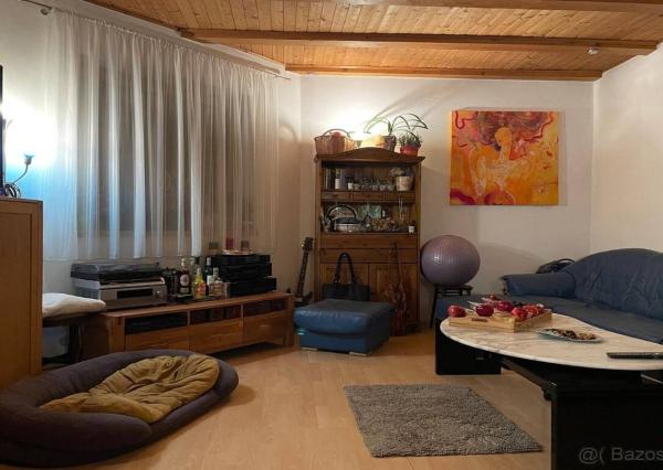 Rodinný dom 5+1 s dvojgarážou a pozemkom 2771 m², okres Domažlice (ČR)