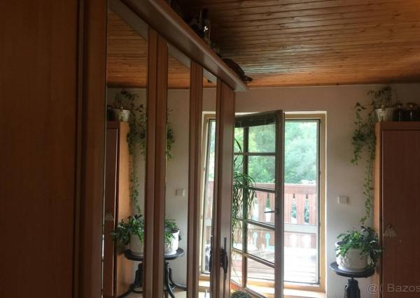 Rodinný dom 5+1 s dvojgarážou a pozemkom 2771 m², okres Domažlice (ČR)