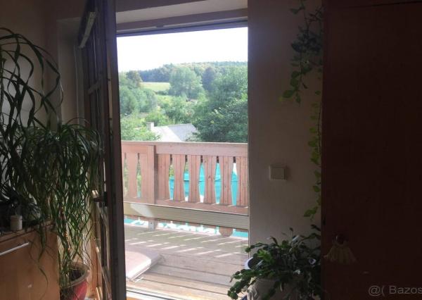 Rodinný dom 5+1 s dvojgarážou a pozemkom 2771 m², okres Domažlice (ČR)