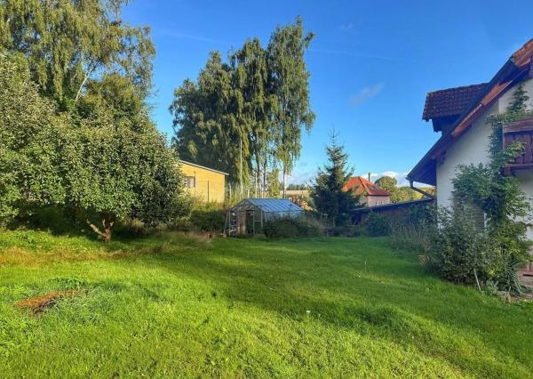 Rodinný dom 5+1 s dvojgarážou a pozemkom 2771 m², okres Domažlice (ČR)