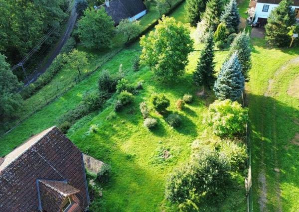 Rodinný dom 5+1 s dvojgarážou a pozemkom 2771 m², okres Domažlice (ČR)