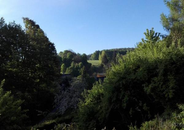 Rodinný dom 5+1 s dvojgarážou a pozemkom 2771 m², okres Domažlice (ČR)