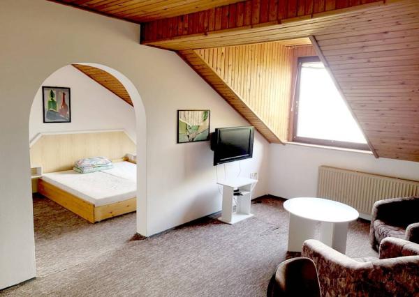 Na prenájom 2 izbový byt s parkovaním Pod Párovcami, Piešťany.