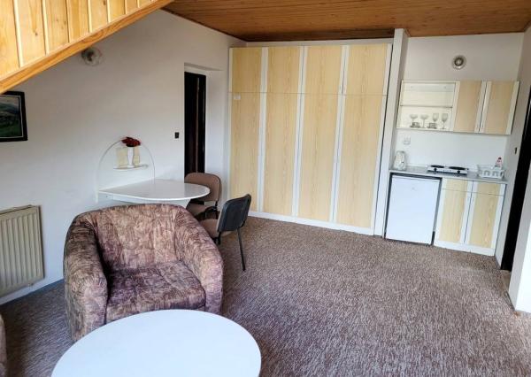 Na prenájom 2 izbový byt s parkovaním Pod Párovcami, Piešťany.