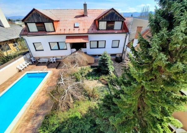 Na prenájom 2 izbový byt s parkovaním Pod Párovcami, Piešťany.