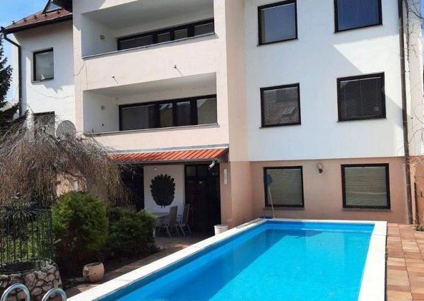 Na prenájom 2 izbový byt s parkovaním Pod Párovcami, Piešťany.