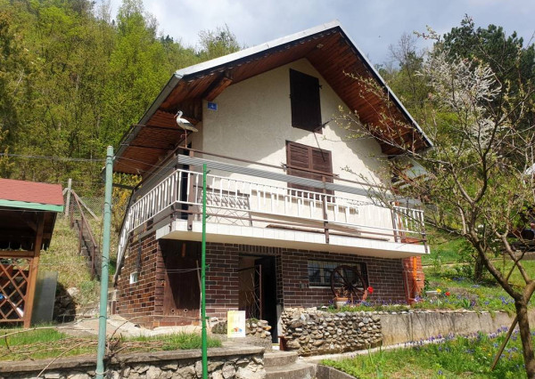 Záhradná murovaná chata s pozemkom 554 m2 - Hôrka n/V, NMnV