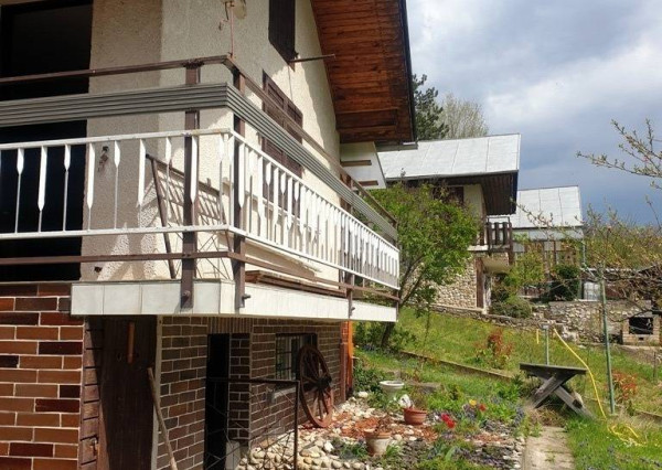 Záhradná murovaná chata s pozemkom 554 m2 - Hôrka n/V, NMnV