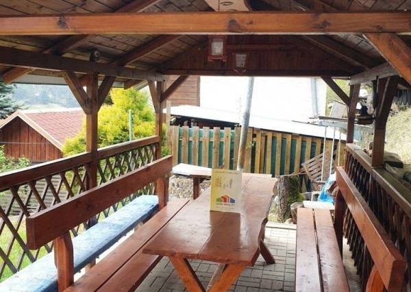 Záhradná murovaná chata s pozemkom 554 m2 - Hôrka n/V, NMnV