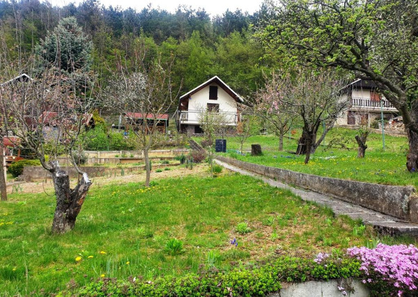 Záhradná murovaná chata s pozemkom 554 m2 - Hôrka n/V, NMnV