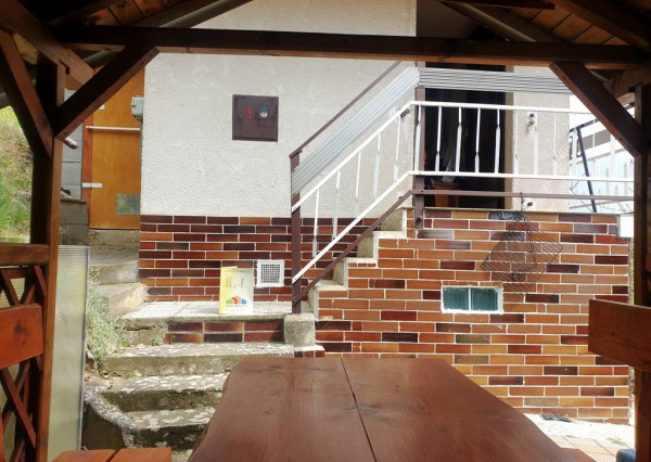 Záhradná murovaná chata s pozemkom 554 m2 - Hôrka n/V, NMnV