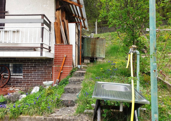 Záhradná murovaná chata s pozemkom 554 m2 - Hôrka n/V, NMnV