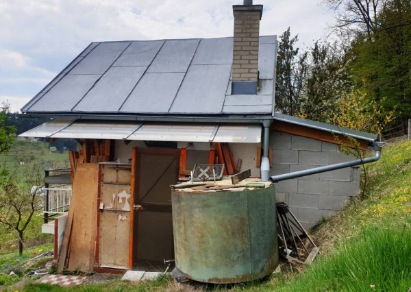 Záhradná murovaná chata s pozemkom 554 m2 - Hôrka n/V, NMnV